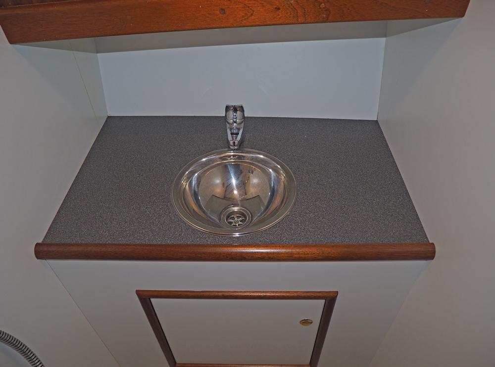 Cabin en avant, H&eacute;bergements